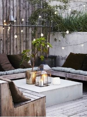 Décoration de la terrasse avec des bougies